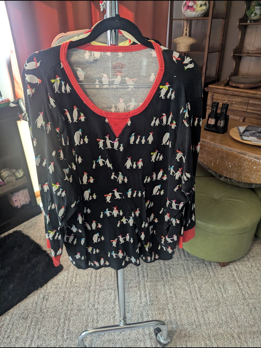 Wondershop Black Penguin Sleep Top with Red Trim 4x